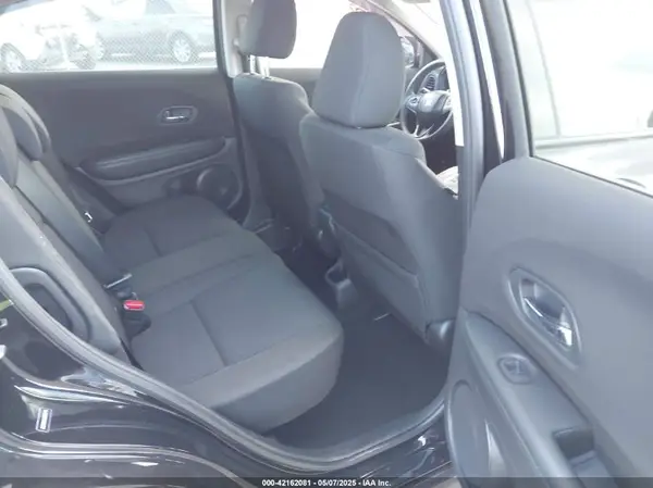 3CZRU5H33JM720215 2018 HONDA HR-V - Image 8