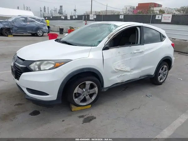 3CZRU5H33JM720585 2018 HONDA HR-V - Image 2