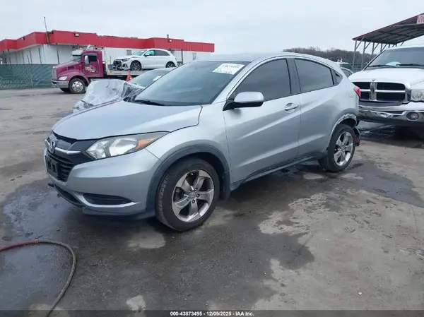 3CZRU5H33JM722191 2018 HONDA HR-V - Image 2