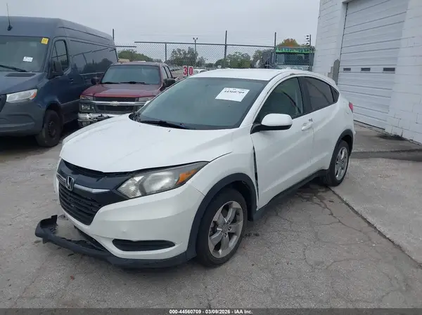 3CZRU5H33JM722370 2018 HONDA HR-V - Image 2