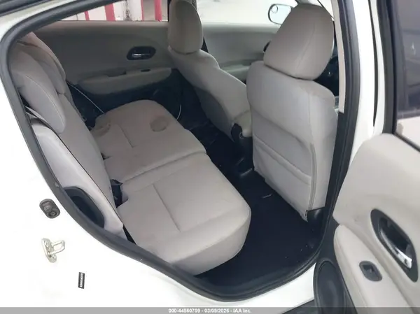 3CZRU5H33JM722370 2018 HONDA HR-V - Image 8