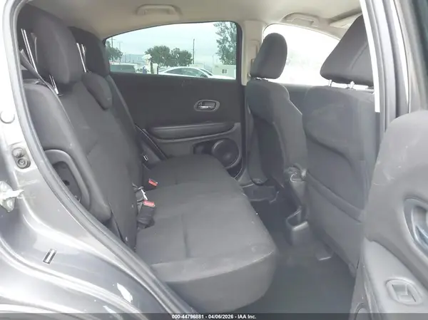 3CZRU5H34HM700582 2017 HONDA HR-V - Image 8