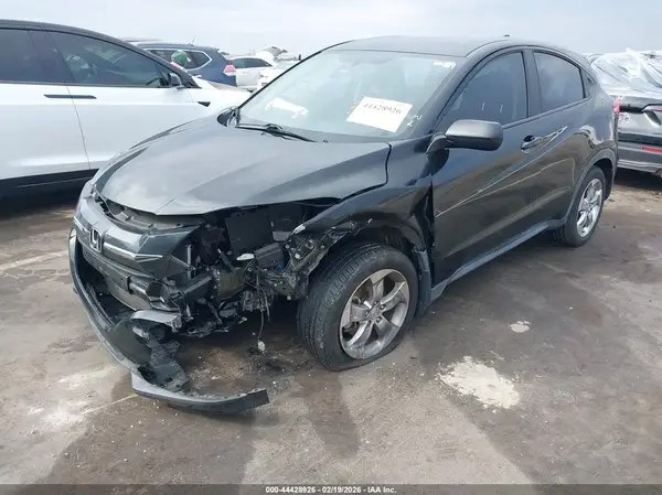 3CZRU5H34HM708701 2017 HONDA HR-V - Image 2