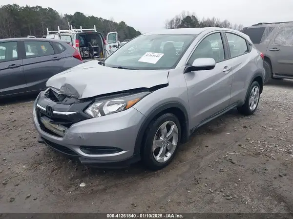 3CZRU5H34HM717334 2017 HONDA HR-V - Image 2