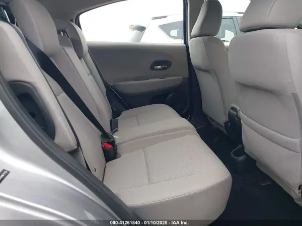 3CZRU5H34HM717334 2017 HONDA HR-V - Image 8