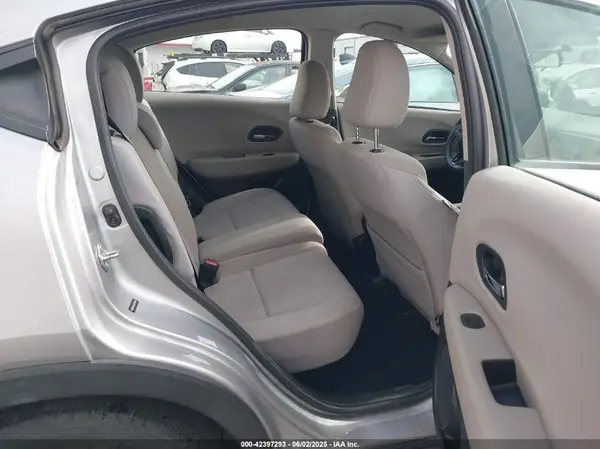 3CZRU5H34JM710664 2018 HONDA HR-V - Image 8