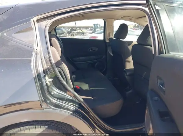 3CZRU5H34JM711264 2018 HONDA HR-V - Image 8