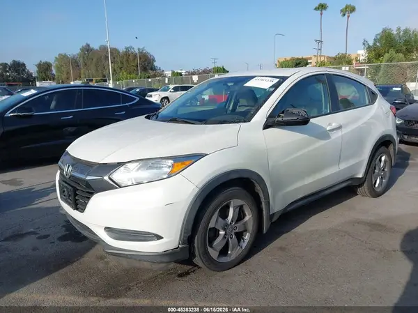 3CZRU5H34JM712690 2018 HONDA HR-V - Image 2
