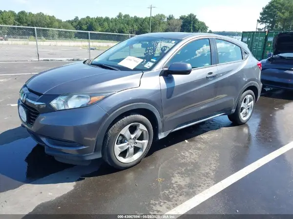3CZRU5H34JM717470 2018 HONDA HR-V - Image 2