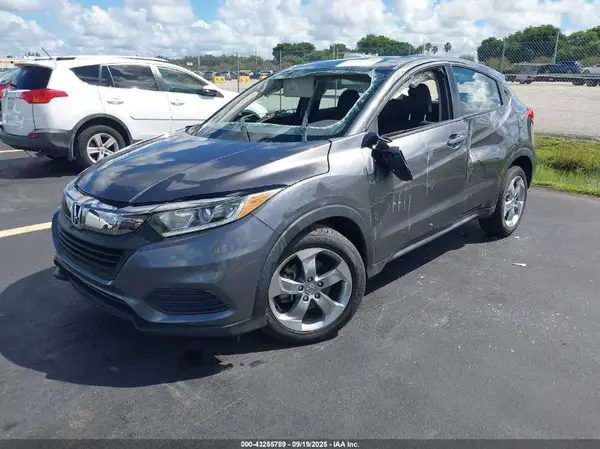 3CZRU5H34KG704945 2019 HONDA HR-V - Image 2