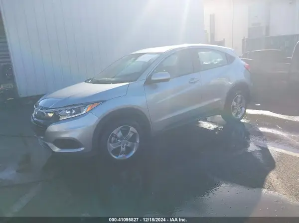3CZRU5H34KG705867 2019 HONDA HR-V - Image 2