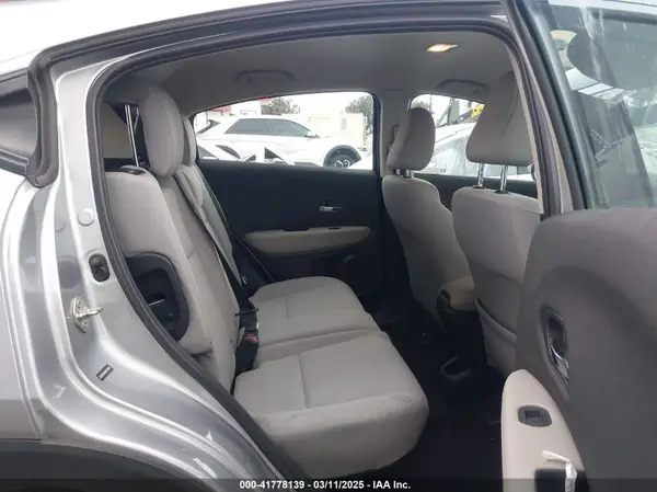 3CZRU5H34KM729300 2019 HONDA HR-V - Image 8