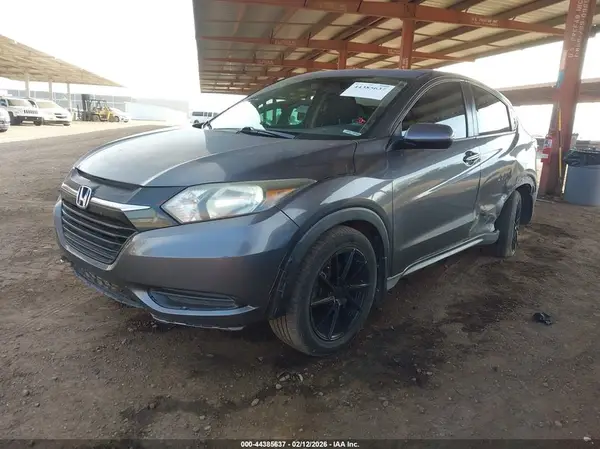3CZRU5H35HG703215 2017 HONDA HR-V - Image 2