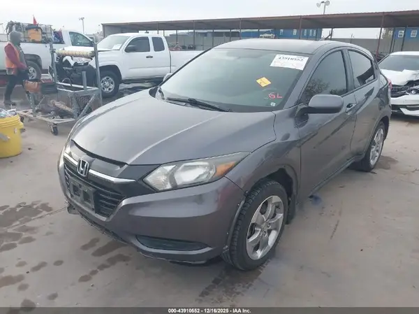 3CZRU5H35HG705093 2017 HONDA HR-V - Image 2