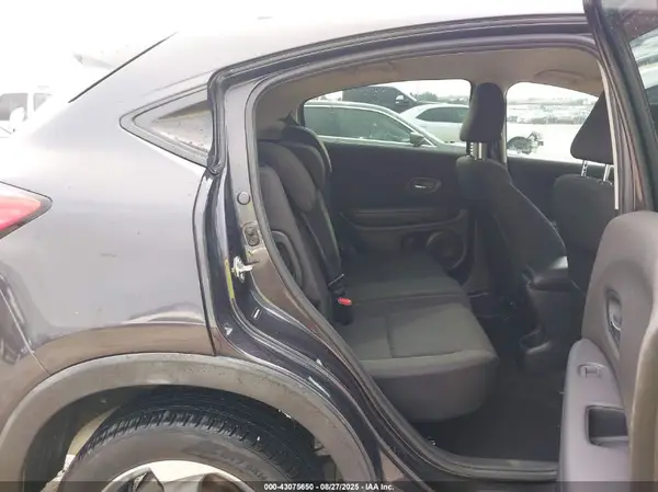 3CZRU5H35HM701840 2017 HONDA HR-V - Image 8