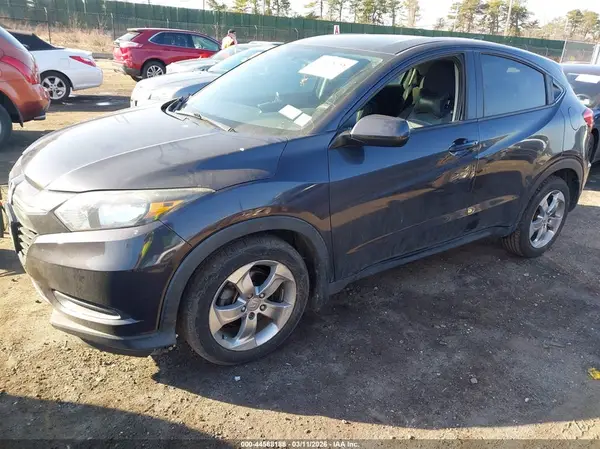 3CZRU5H35HM712093 2017 HONDA HR-V - Image 2