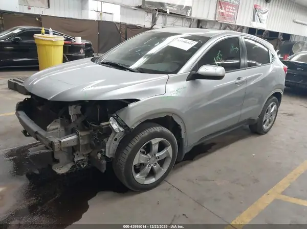 3CZRU5H35HM715835 2017 HONDA HR-V - Image 2