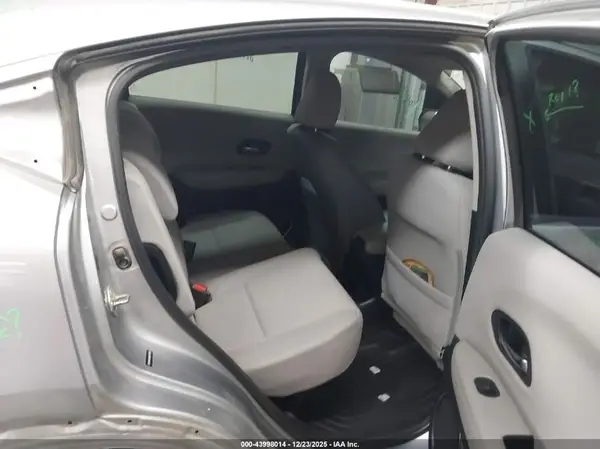 3CZRU5H35HM715835 2017 HONDA HR-V - Image 8