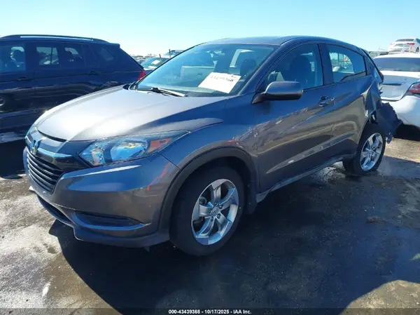 3CZRU5H35HM717083 2017 HONDA HR-V - Image 2