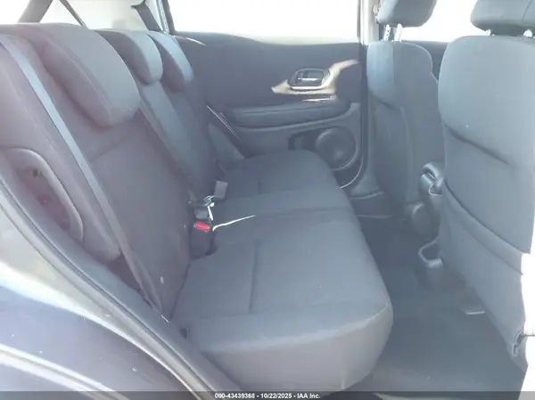 3CZRU5H35HM717083 2017 HONDA HR-V - Image 8