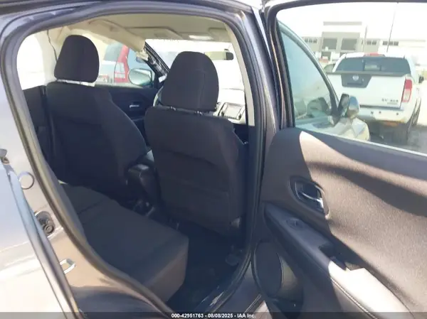 3CZRU5H35JG700661 2018 HONDA HR-V - Image 8