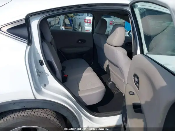 3CZRU5H35JM700614 2018 HONDA HR-V - Image 8