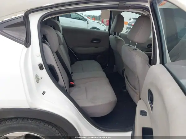 3CZRU5H35JM700628 2018 HONDA HR-V - Image 8