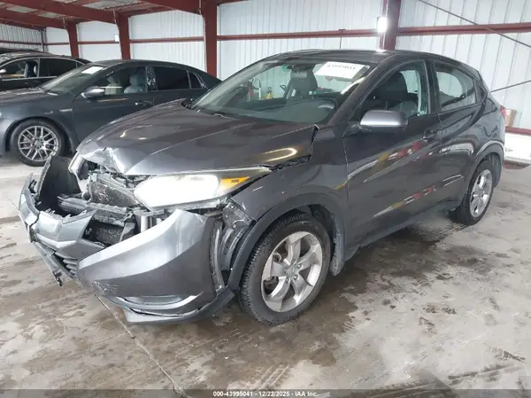 3CZRU5H35JM715694 2018 HONDA HR-V - Image 2