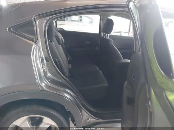 3CZRU5H35JM715694 2018 HONDA HR-V - Image 8