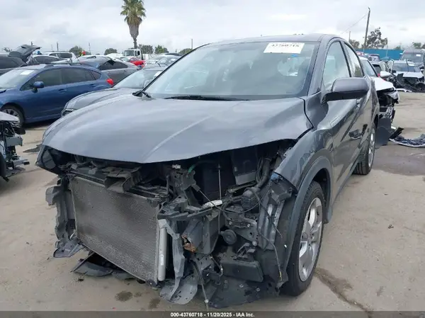 3CZRU5H35JM717526 2018 HONDA HR-V - Image 2