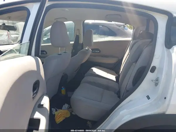 3CZRU5H35JM723827 2018 HONDA HR-V - Image 8