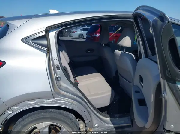 3CZRU5H36HG702851 2017 HONDA HR-V - Image 8