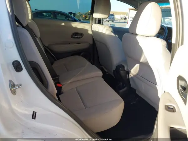 3CZRU5H36HM700700 2017 HONDA HR-V - Image 8