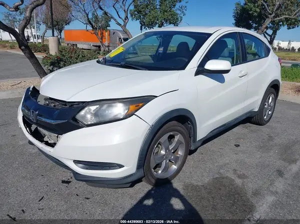 3CZRU5H36HM709333 2017 HONDA HR-V - Image 2