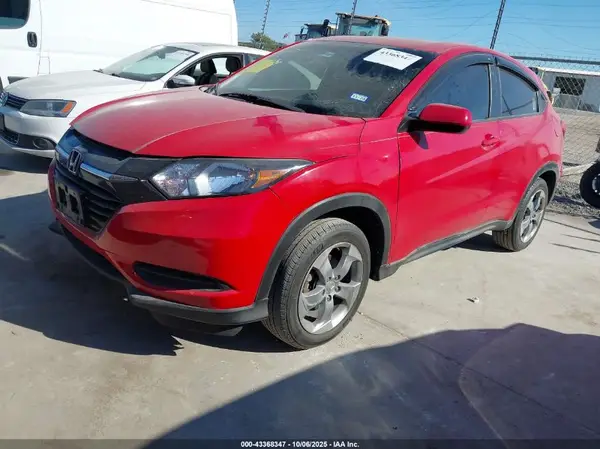 3CZRU5H36HM711194 2017 HONDA HR-V - Image 2