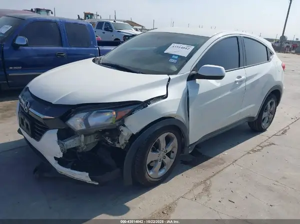 3CZRU5H36JM715767 2018 HONDA HR-V - Image 2