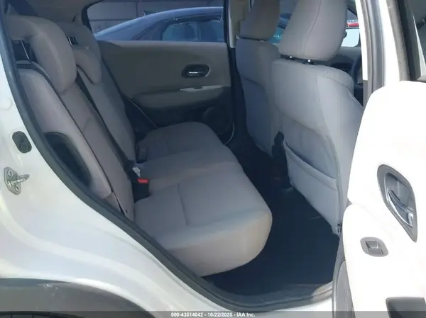 3CZRU5H36JM715767 2018 HONDA HR-V - Image 8