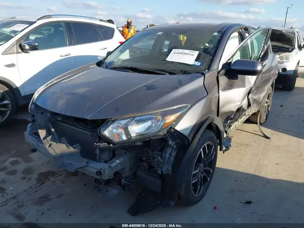 3CZRU5H36JM716188 2018 HONDA HR-V - Image 2