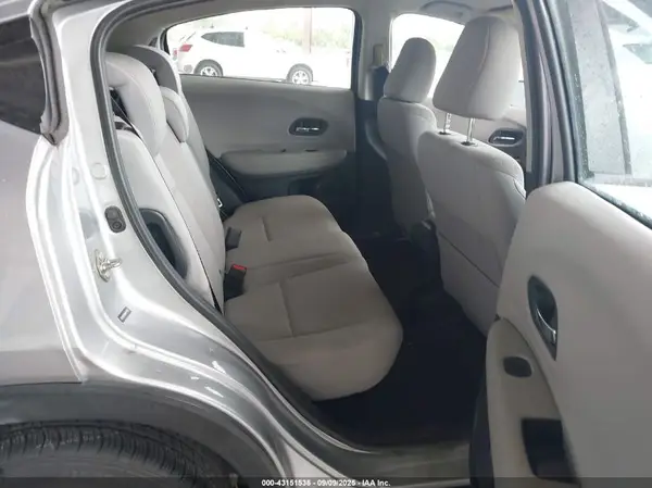 3CZRU5H36JM717423 2018 HONDA HR-V - Image 8