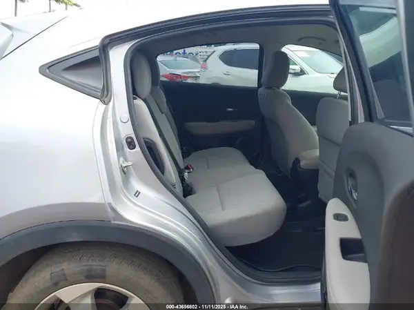 3CZRU5H36KM727158 2019 HONDA HR-V - Image 8
