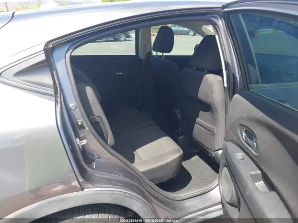 3CZRU5H37HM704626 2017 HONDA HR-V - Image 8