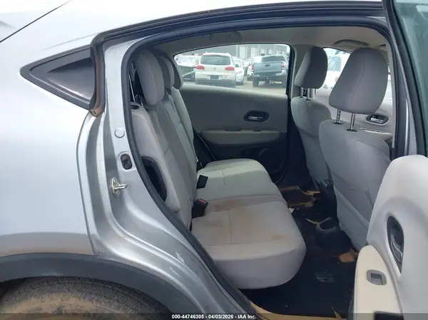3CZRU5H37HM708563 2017 HONDA HR-V - Image 8