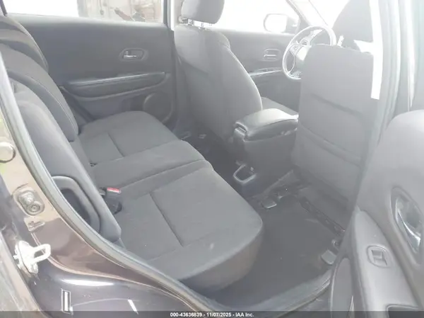 3CZRU5H37HM721720 2017 HONDA HR-V - Image 8