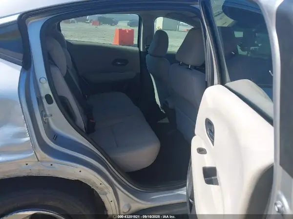 3CZRU5H37JM720623 2018 HONDA HR-V - Image 8