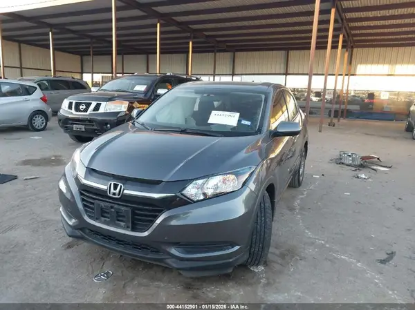 3CZRU5H38HG700325 2017 HONDA HR-V - Image 2