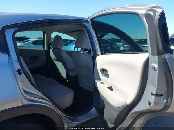 3CZRU5H38JG701464 2018 HONDA HR-V - Image 8