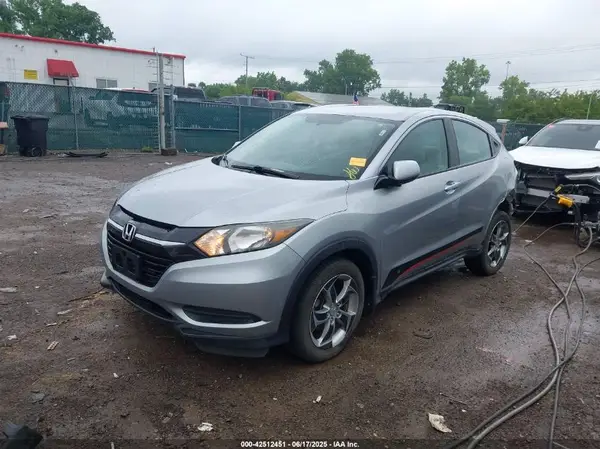 3CZRU5H38JM708674 2018 HONDA HR-V - Image 2