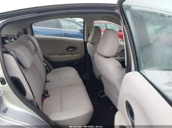 3CZRU5H38JM708674 2018 HONDA HR-V - Image 8