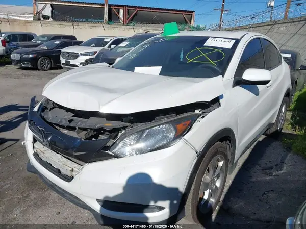3CZRU5H38JM709176 2018 HONDA HR-V - Image 2
