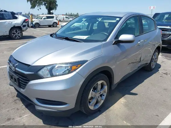 3CZRU5H38JM715737 2018 HONDA HR-V - Image 2